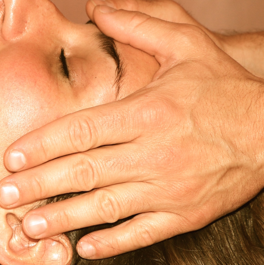 Massage du visage pour fatigue saisonnière