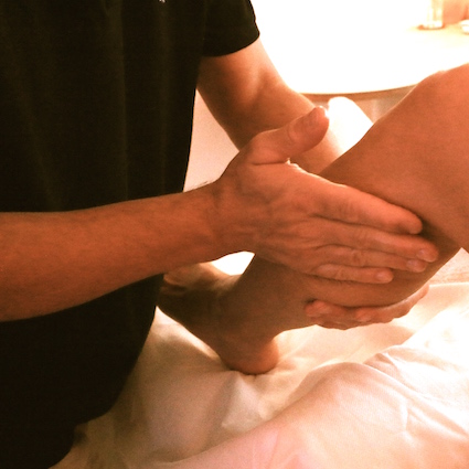 Massage sportif du mollet - séance de massage médical à Lausanne